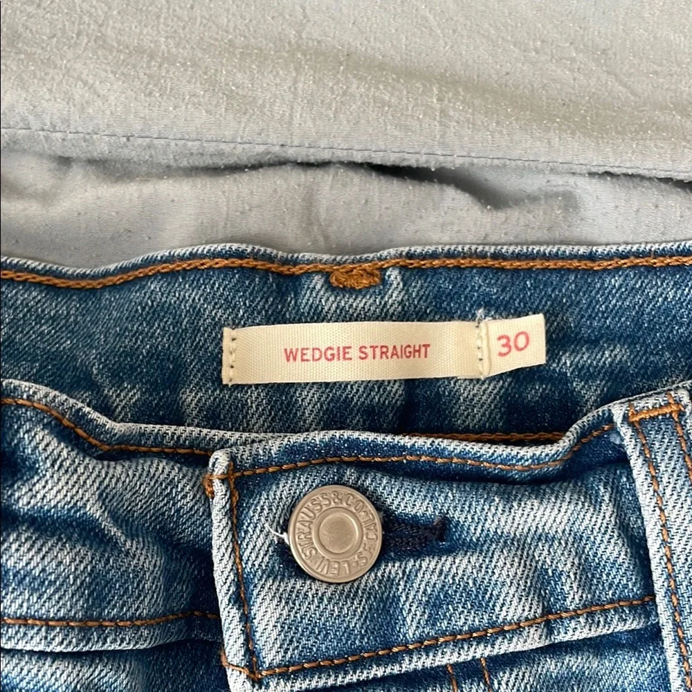 Levi’s High Waisted Straight Leg Jeans - Picture 2 of 3